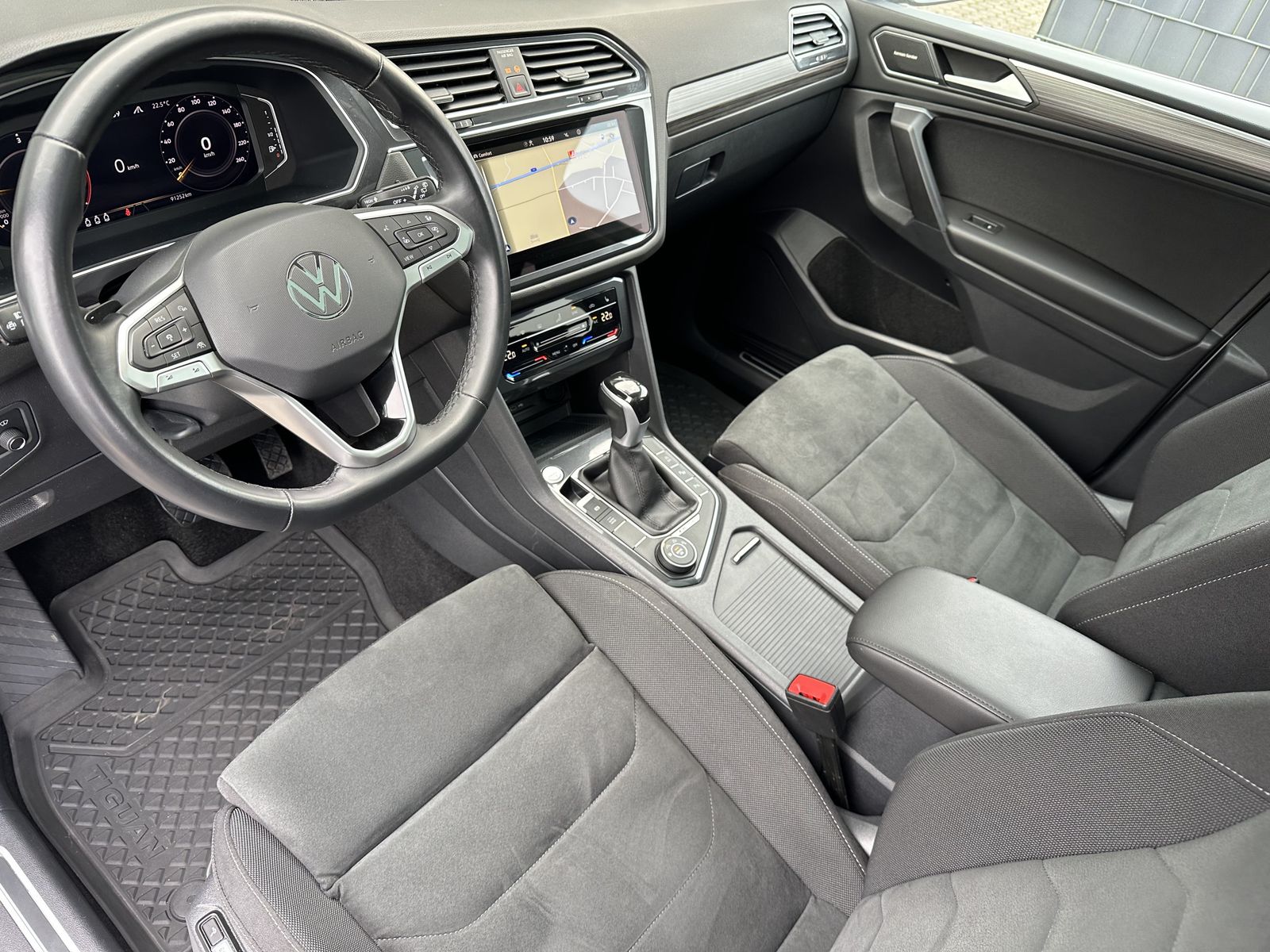 Fahrzeugabbildung Volkswagen Tiguan Allspace Elegance 4M NAV+LED+PANO+AHK+VC
