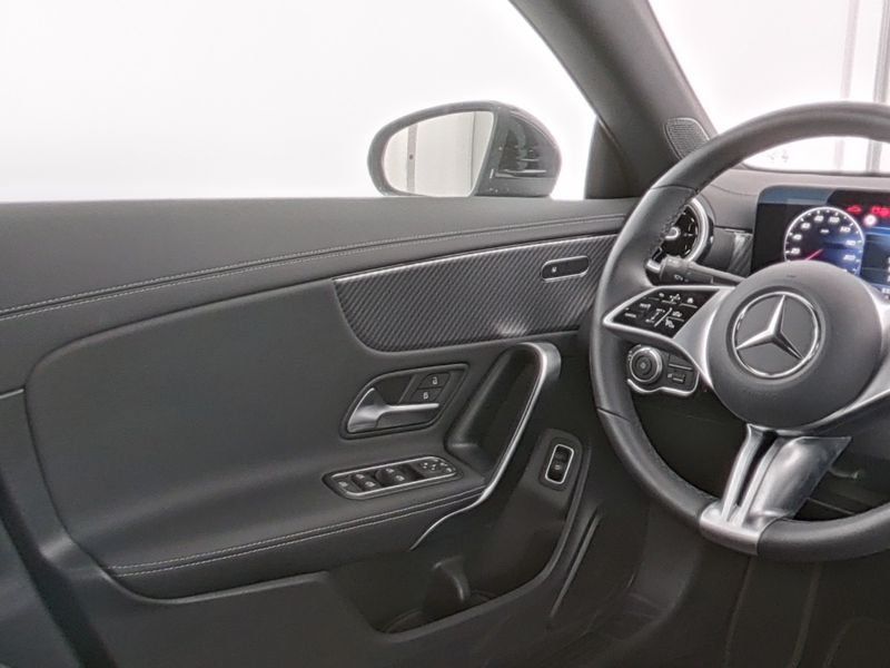 Fahrzeugabbildung Mercedes-Benz CLA 200 Progressive Line *LED*Kamera*CarPlay*SHZ
