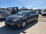 Toyota Avensis Combi 1,6-l-Valvematic AC Led Facelift - Toyota Avensis: 1.6