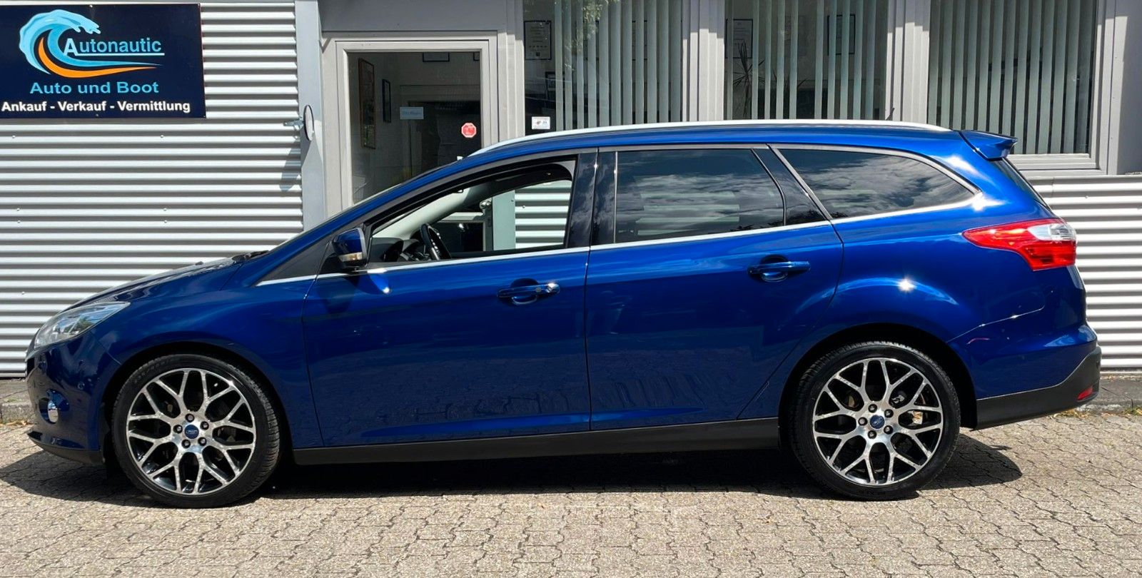 Fahrzeugabbildung Ford FOCUS TITANIUM 2.0 AUT. LEDER NAVI XENON AHK "18