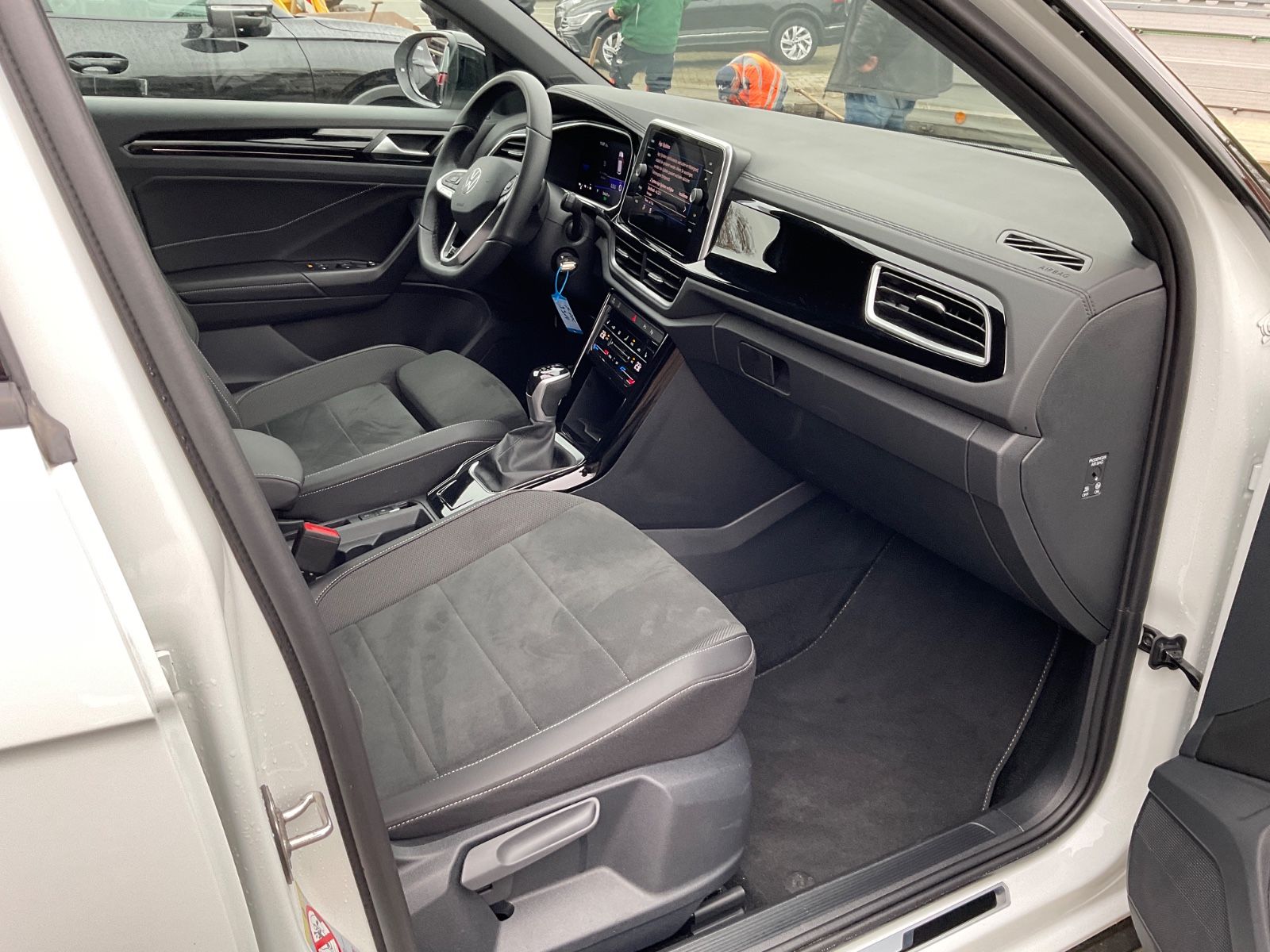 Fahrzeugabbildung Volkswagen T-Roc 1.5 TSI DSG R Line,AHK,ACC,Kamera,Navi