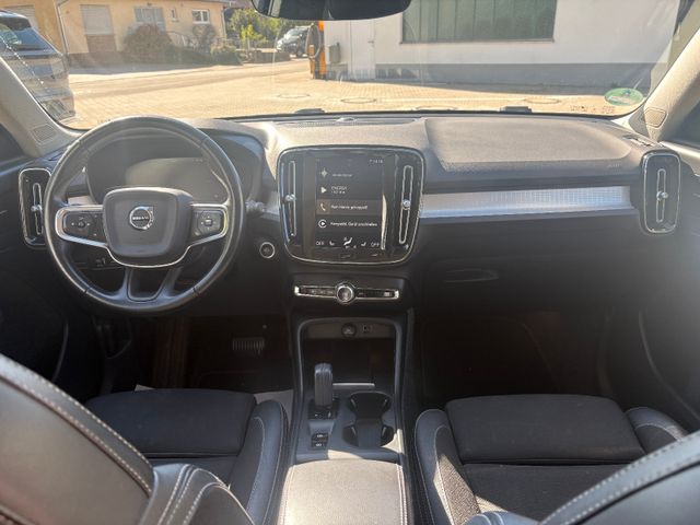 Volvo XC 40 Momentum Pro Plug-In Hybrid 2WD