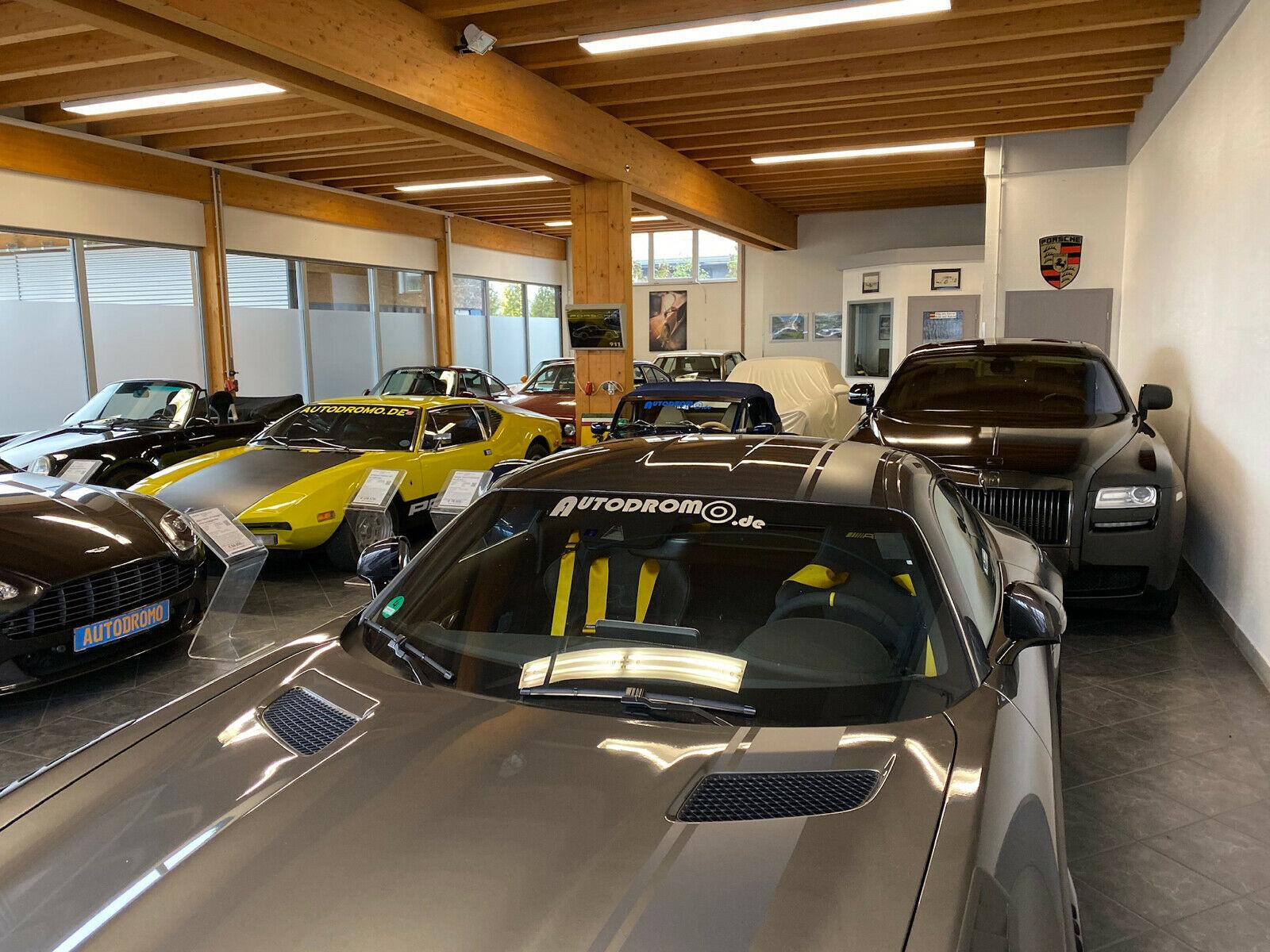 showroom-image-bottom