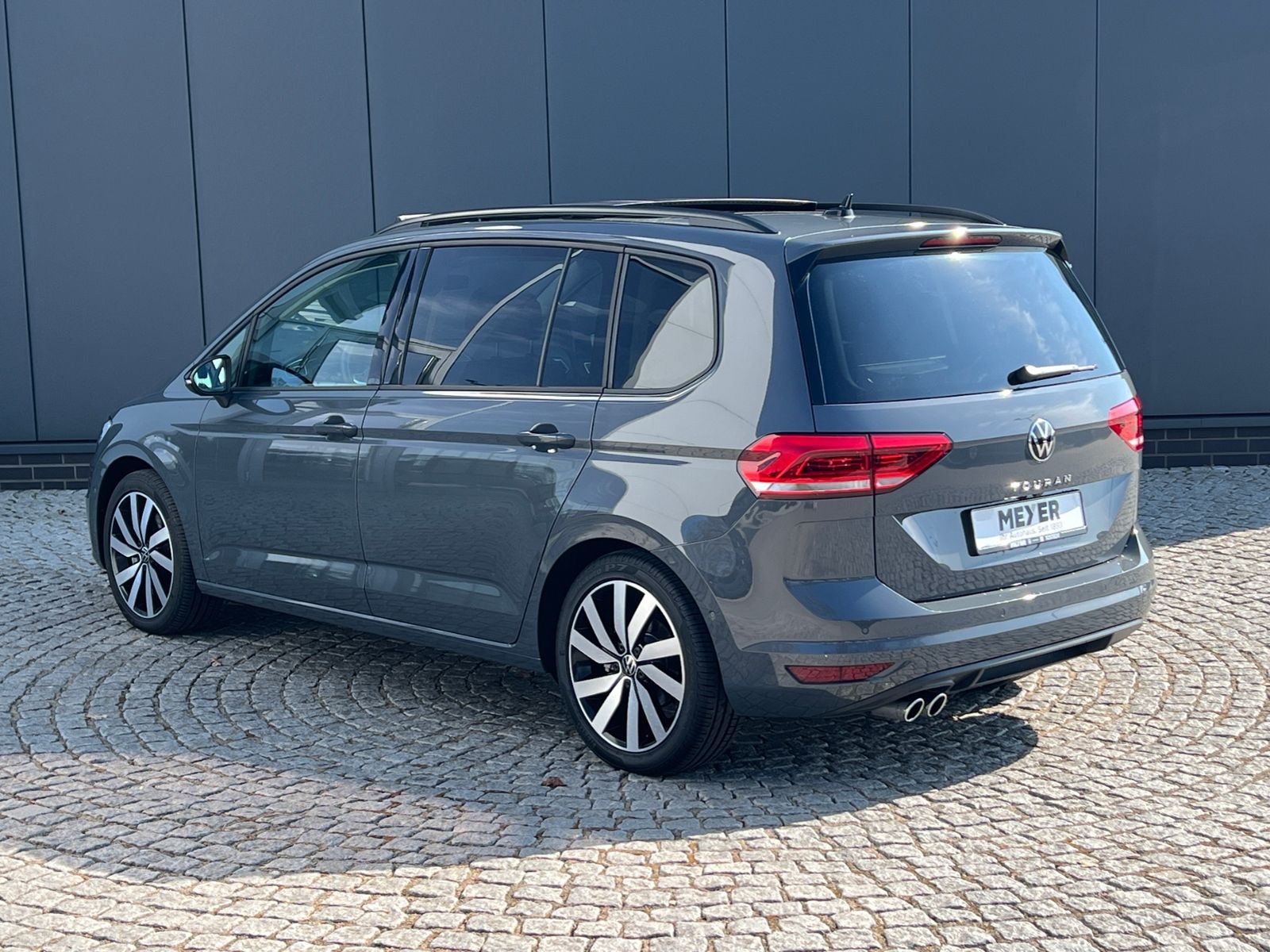 Fahrzeugabbildung Volkswagen Touran Highline 2.0 TDI DSG *AHK, LED, 7 Sitze,