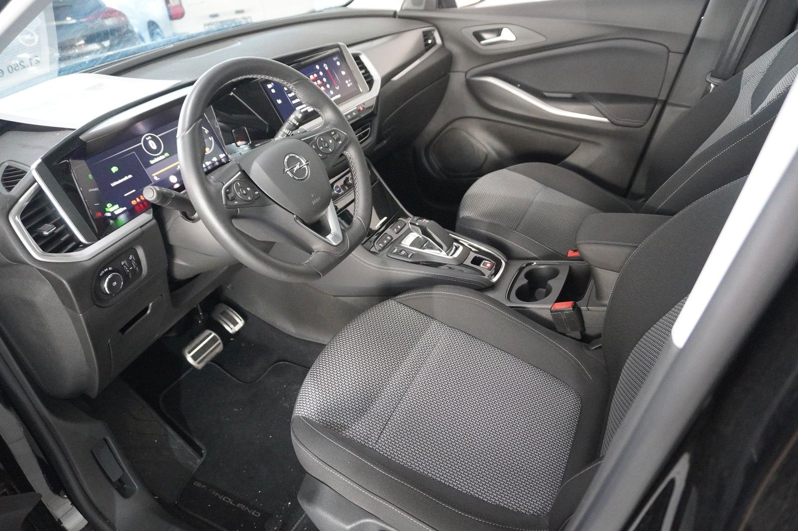 Fahrzeugabbildung Opel Grandland (X) 1.6T EDITION HYBRID NAVI/LED/VIRT.