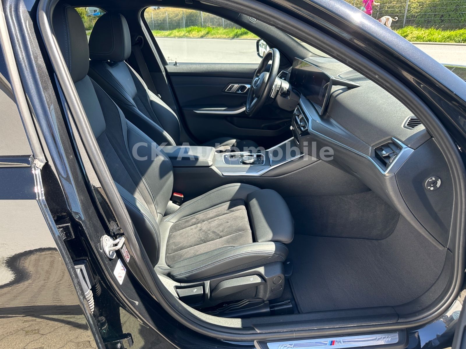 Fahrzeugabbildung BMW 320d Touring M-Sport Facelift/Shadow-Line/Navi