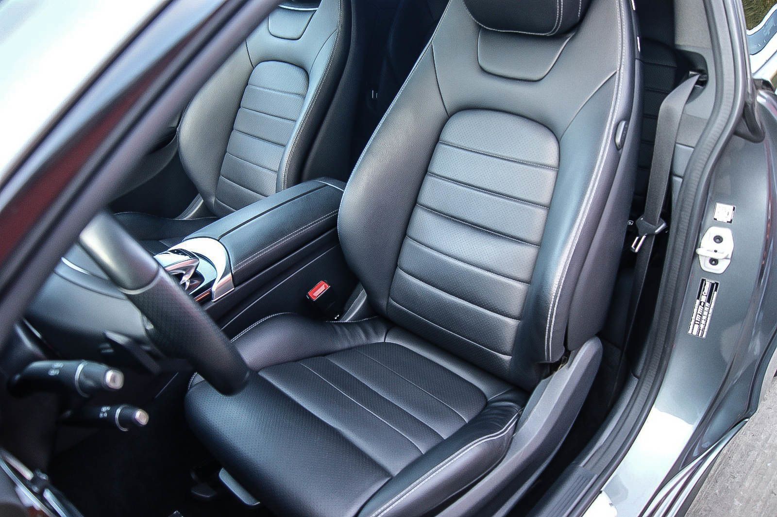 Fahrzeugabbildung Mercedes-Benz C 200 Coupe' Aut NAVIGATION PARKASSISTENT LEDER