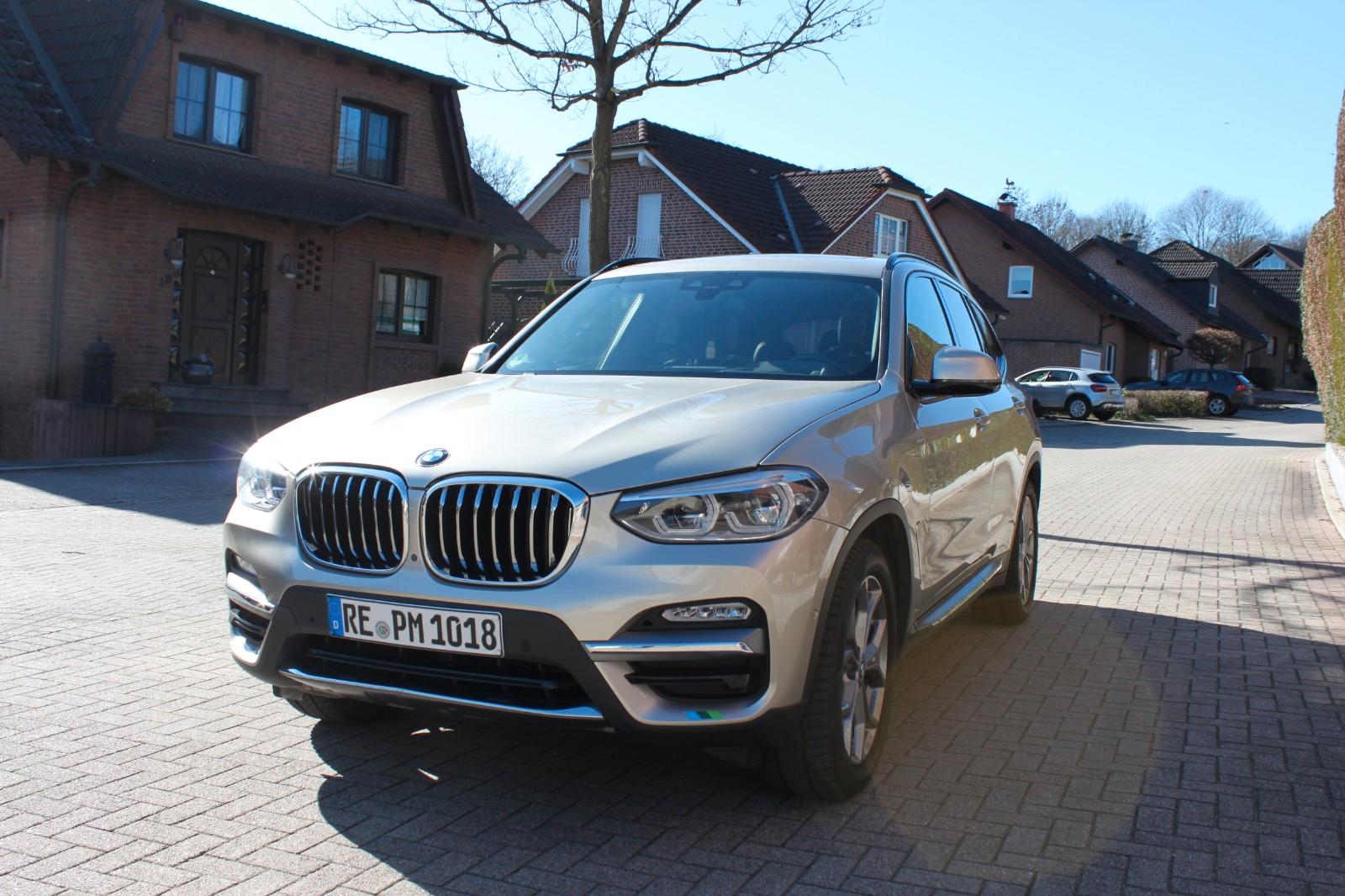 BMW X3 xDrive 30i Luxury *AHK*Head-UP*Park*Pano*1.Hd