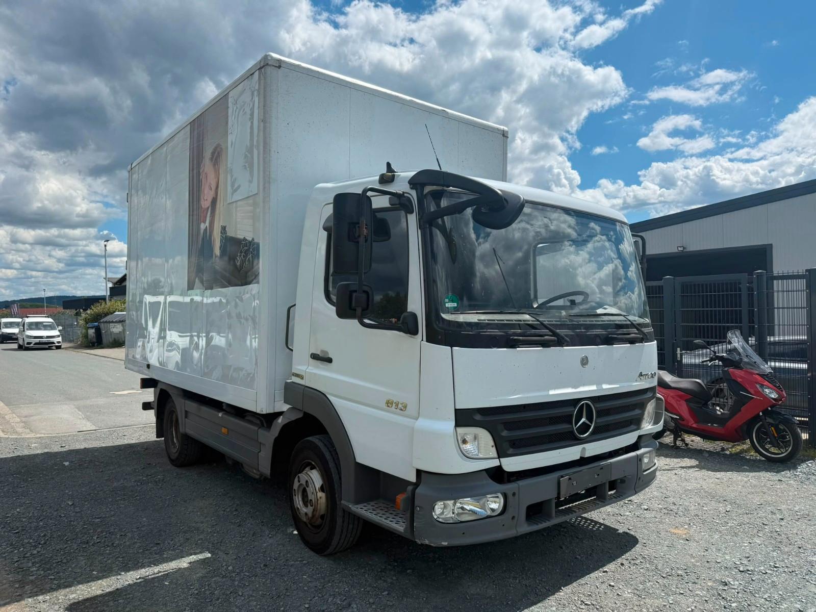 Mercedes-Benz 813