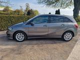 Mercedes-Benz Gepflegter MercedB 180 PEAK Edition  - Mercedes-Benz B 180: Von Privat