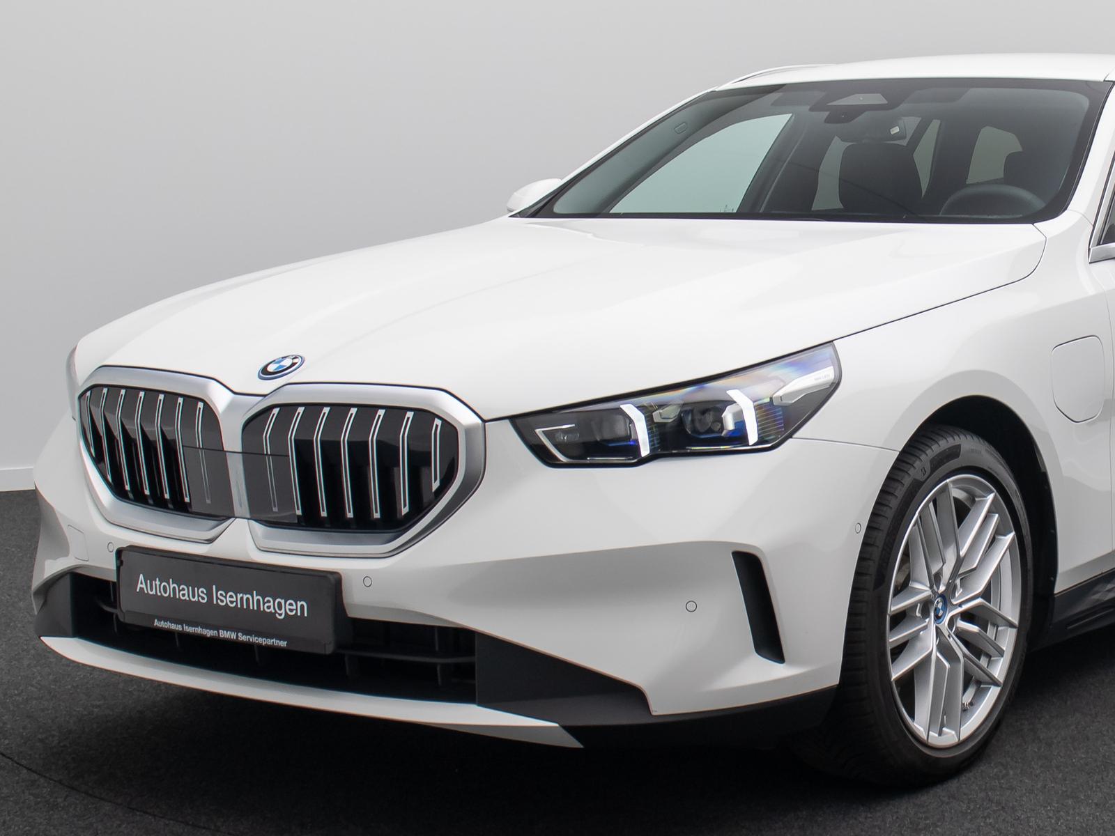 BMW 530e Kamera DAB Alarm DigitKey Widscreen 19Zoll