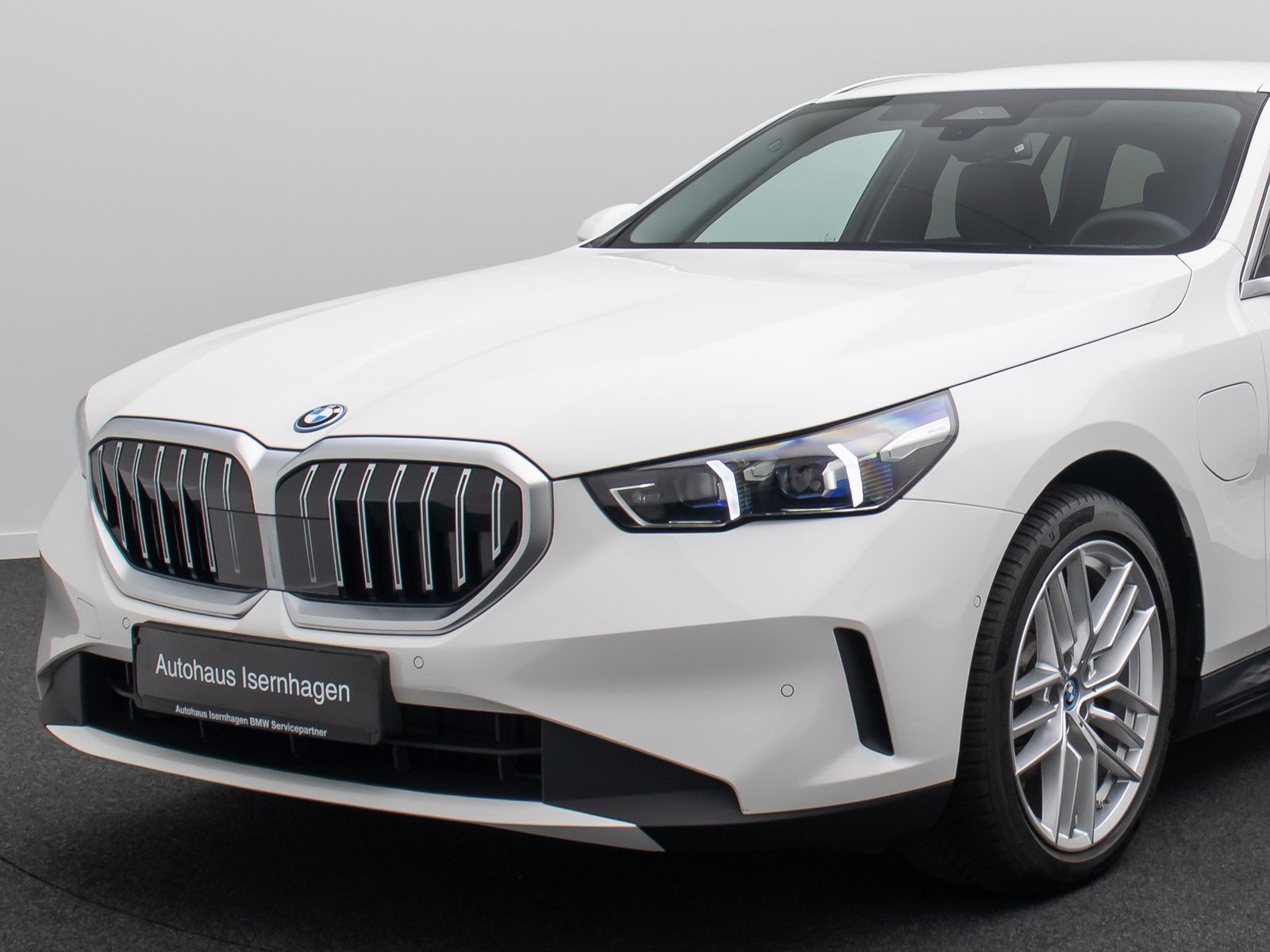 Fahrzeugabbildung BMW 530e Kamera DAB Alarm DigitKey Widscreen 19Zoll