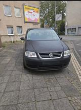 Volkswagen Touran 1.6 FSI Automatik  TOP ... - Volkswagen Touran mit Benzin-Antrieb: Kleinbus, Automatik, 1.6