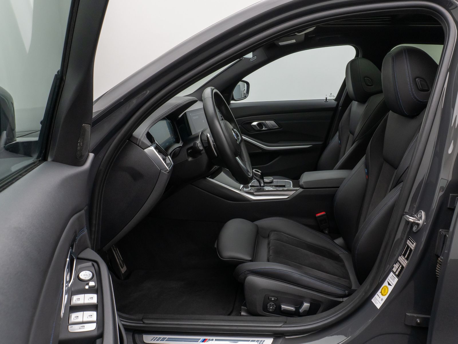 Fahrzeugabbildung BMW 320i M Sport Panorama Kamera DAB H/K AHK 19Zoll
