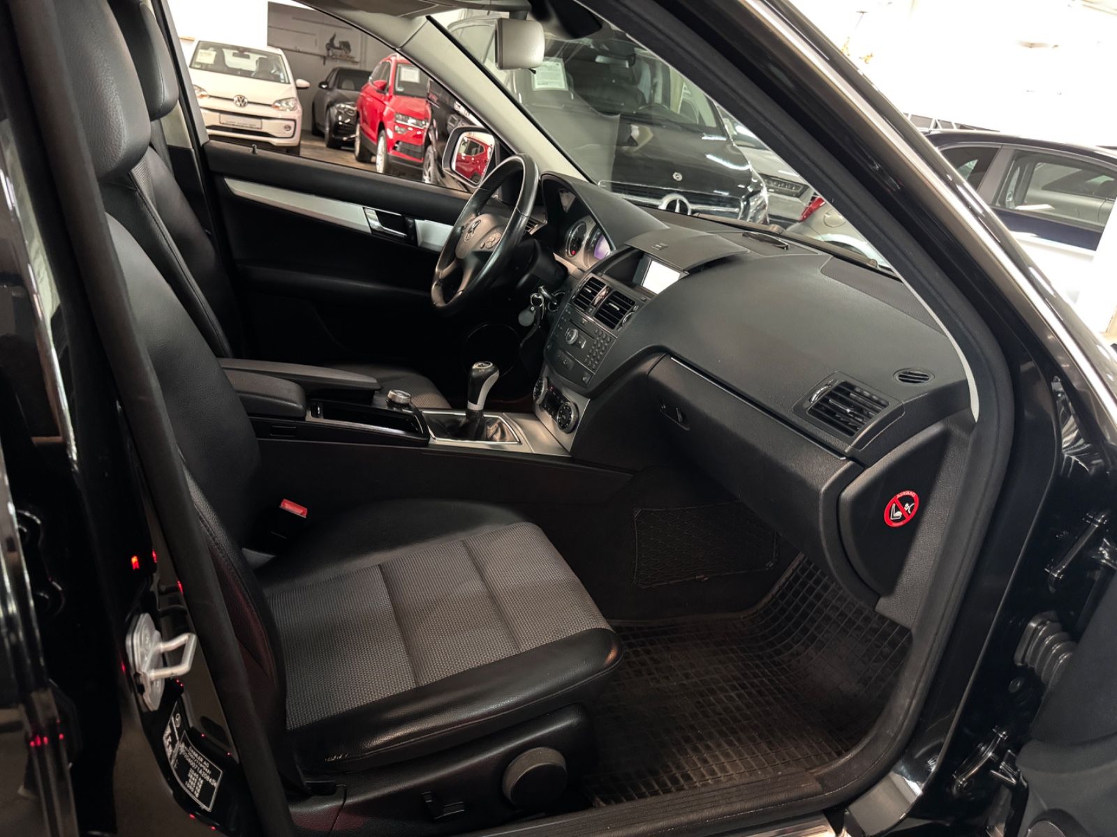 Fahrzeugabbildung Mercedes-Benz C 200 CDI AVANTGARDE AHK SHZ LEDER PTS TÜV NEU