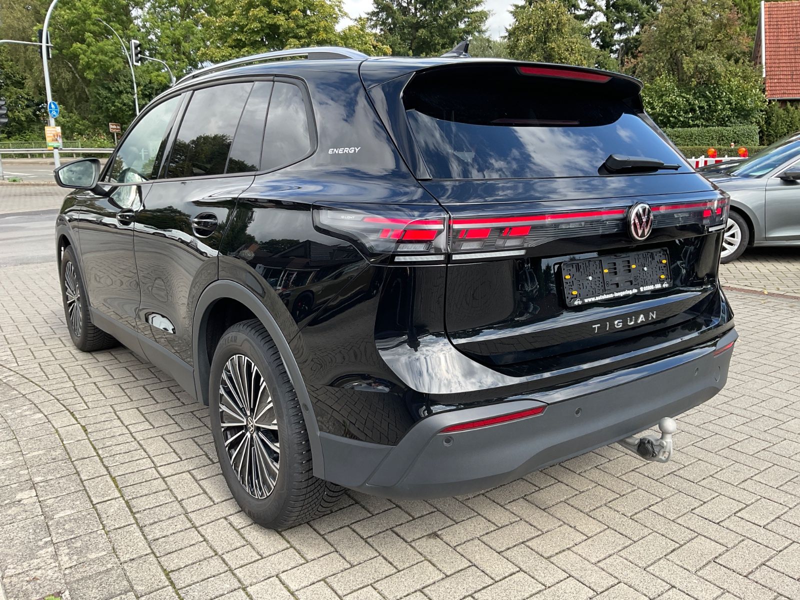 Fahrzeugabbildung Volkswagen Tiguan 2.0 TDI DSG ENERGY,AHK,Navi,IQLight,