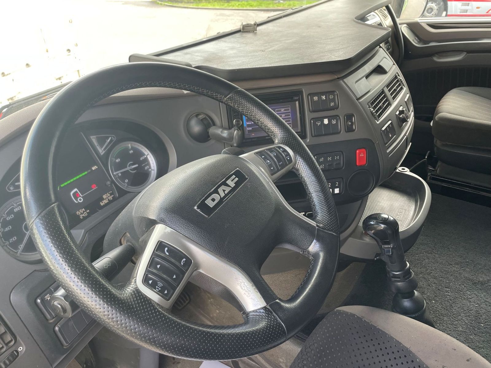 Fahrzeugabbildung DAF FAT XF 530 SSC, Holztransport, Greifer mit Säge