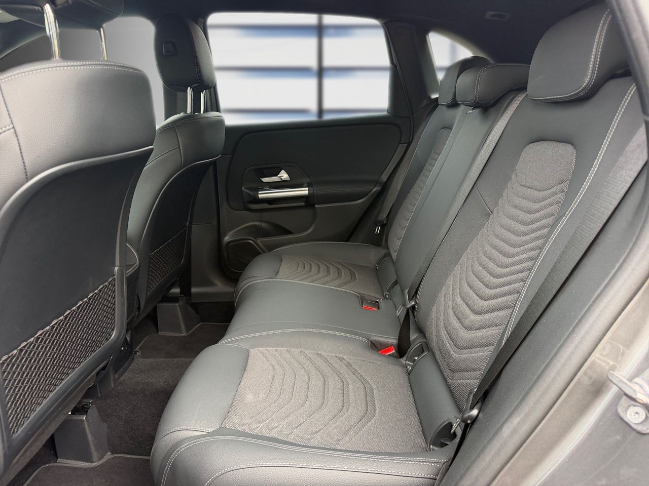 Fahrzeugabbildung Mercedes-Benz B 180 NIGHT+AHK+AMBIENTE+LENKRADHEIZ+KAMERA+