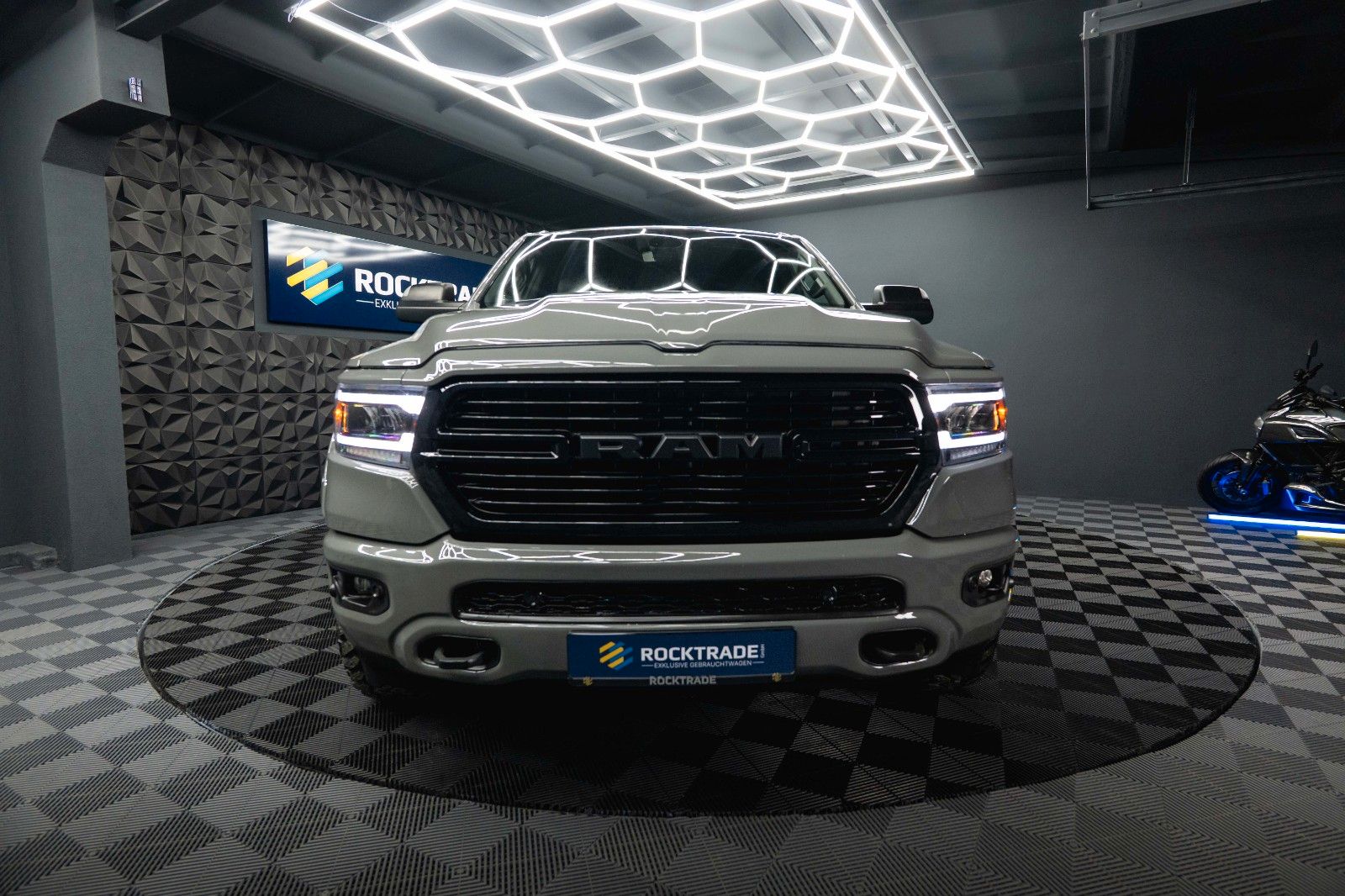 Fahrzeugabbildung Dodge RAM 5.7 V8 HEMI 4x4 Built to Serve LONG AxleLock