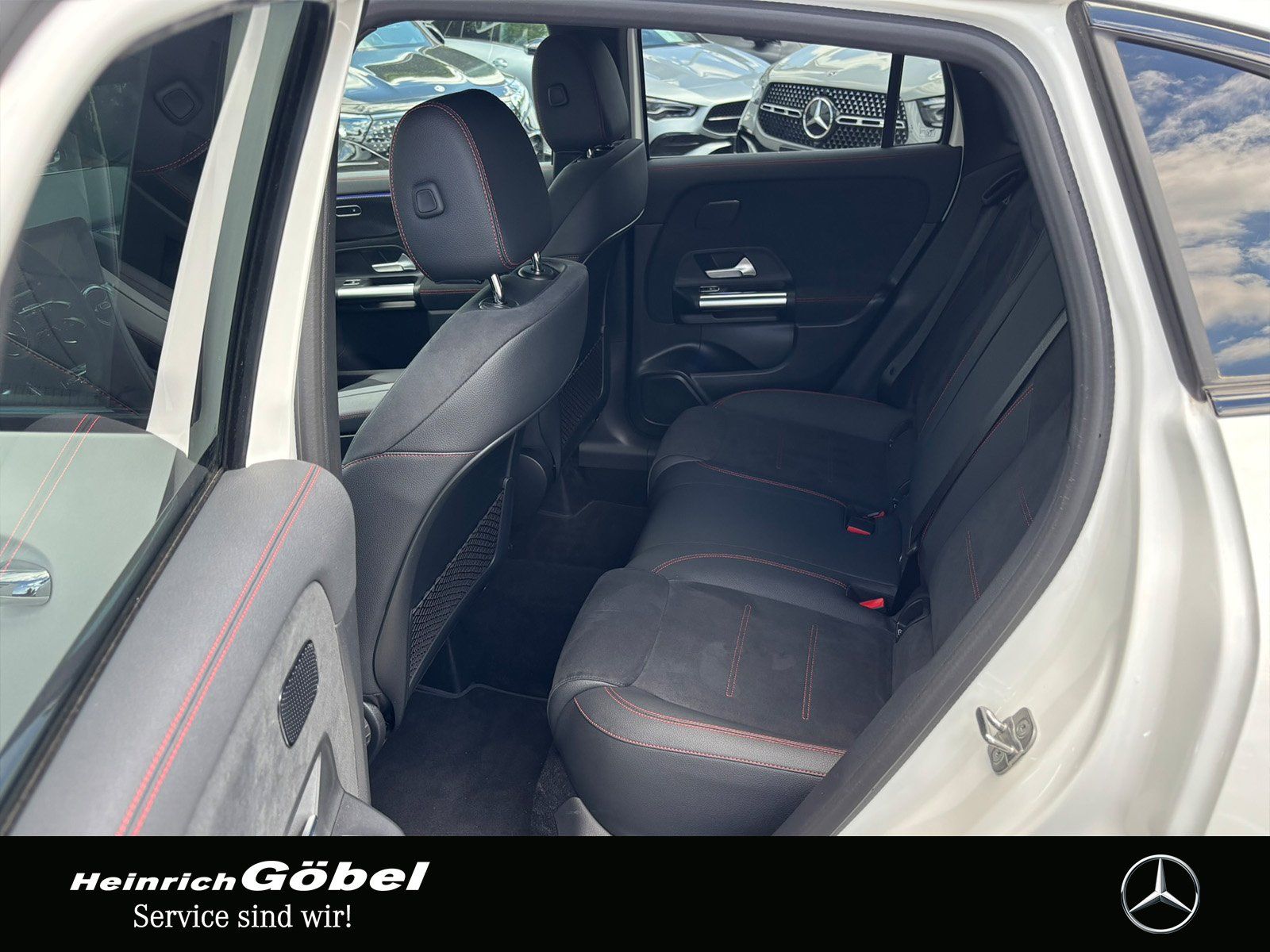Fahrzeugabbildung Mercedes-Benz GLA 200 AMG*PANO*AHK*APPLE-CARP*360°KA*DISTRONIC