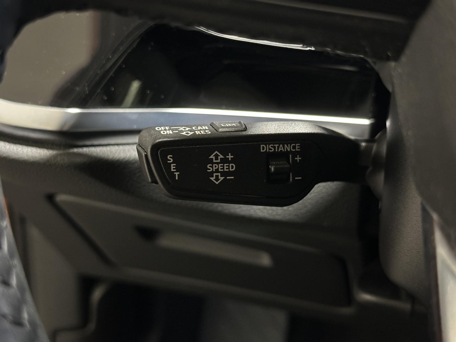 Audi Q3 40 TDI / S TRONIC / QUATTRO / PANO / LED /