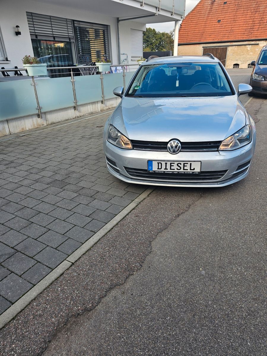 Volkswagen Golf - 1