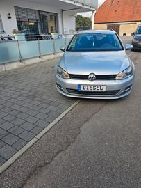 Volkswagen Golf - 1