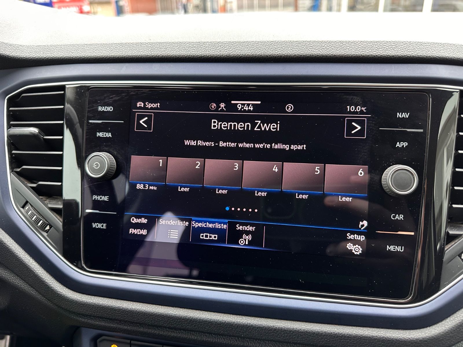 Fahrzeugabbildung Volkswagen T-Roc R Line 2.0 TDI DSG AHK/Beats/Navi/App/19"