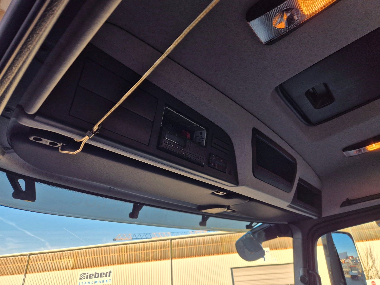 Fahrzeugabbildung Mercedes-Benz Arocs 1836 AK 4x4 Meiller AHK