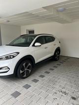 Hyundai Tucson voll premium Automatik , Sc... - Hyundai TUCSON in Freiburg