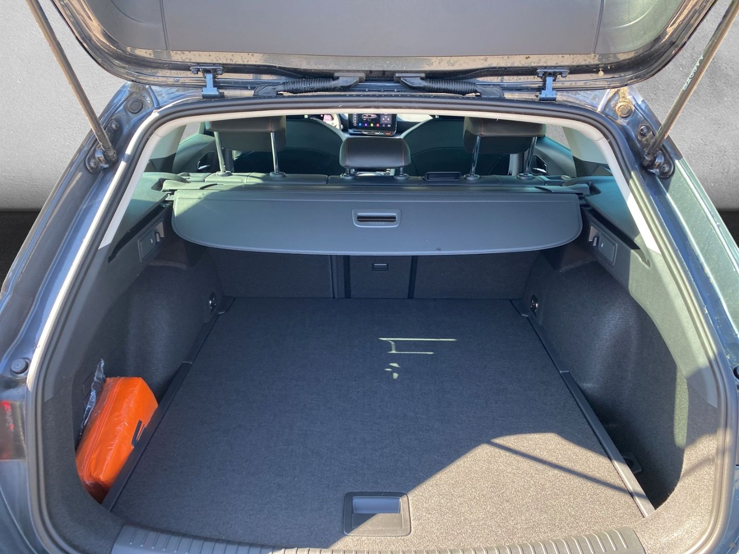 Fahrzeugabbildung SEAT Leon Sportstourer FR 2.0 TDI EU6d Navi Digitales
