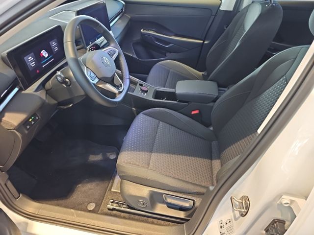 Fahrzeugabbildung Volkswagen T-Roc 1.5 eTSI LIFE SHZ LED-PLUS KAMERA KEYLESS