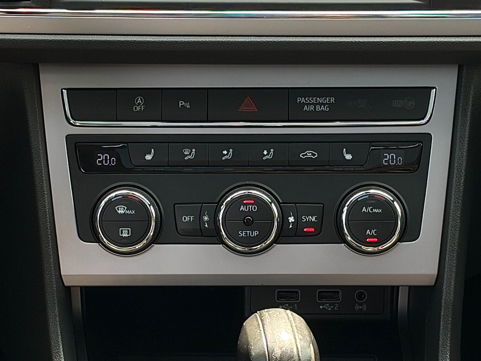 Fahrzeugabbildung SEAT Leon ST 1.5 TSI DSG Xcellence CarPlay PANO CAM
