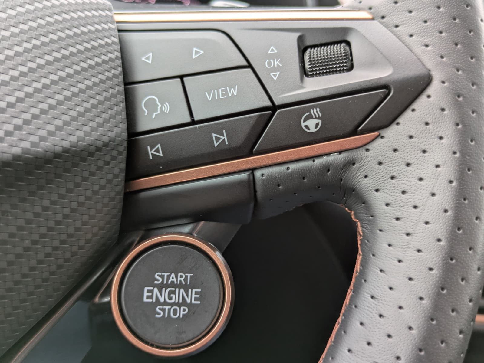 Fahrzeugabbildung CUPRA Leon 1.5 eTSI EDGE MATRIX*ACC*KAM*18"5JGARANTIE