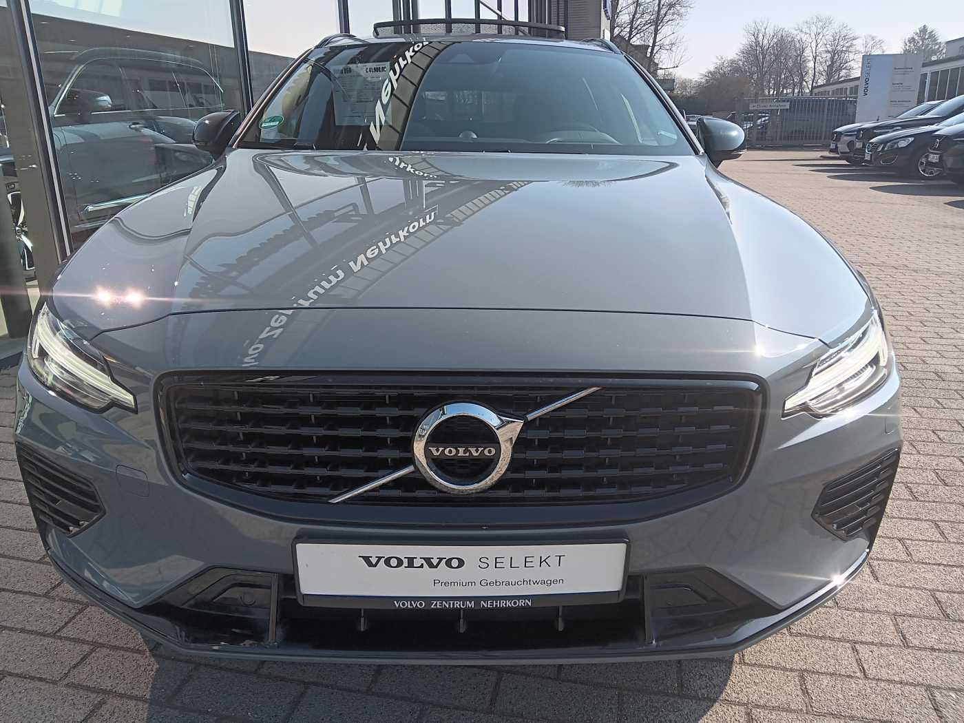 Fahrzeugabbildung Volvo V60 T8 Recharge AWD R-Design 'HEAD-UP Disyplay