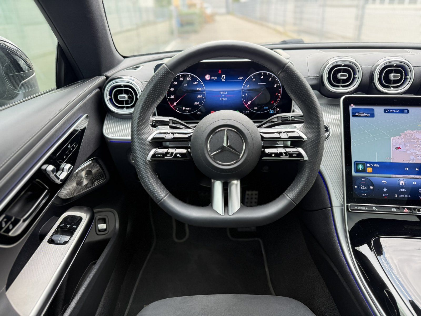 Fahrzeugabbildung Mercedes-Benz CLE 300 AMG*HEAD-UP*BURMESTER*PANO*20"ZOLL*MEMOR