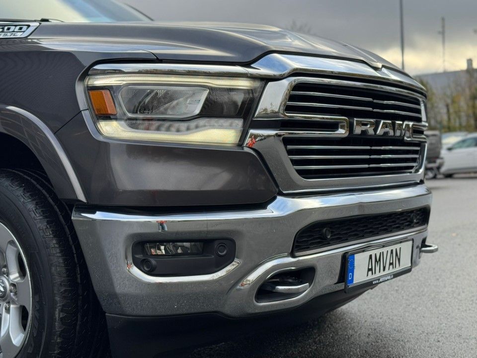 Fahrzeugabbildung Dodge RAM1500 CrewCab Laramie 5.7 HEMI 4x4 Pano