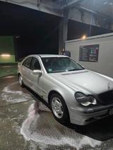 Mercedes-Benz Mercedes 220 CDI w203 - Mercedes-Benz 220 aus 2001