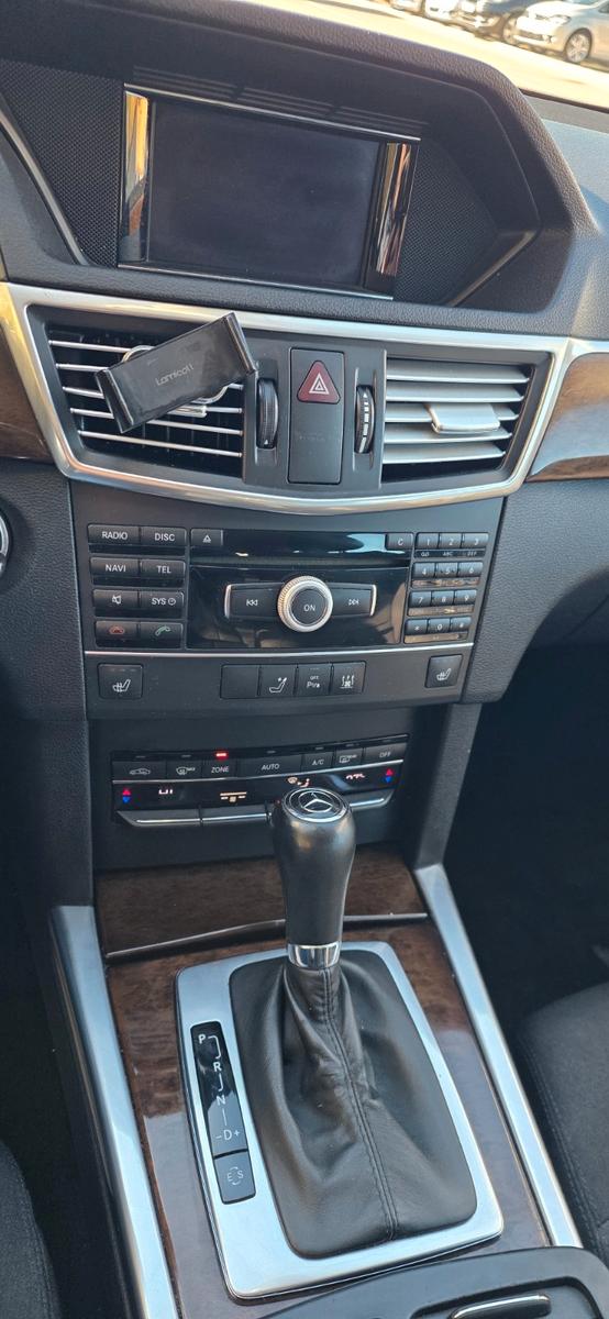 Mercedes-Benz E200 2010 — photo 17