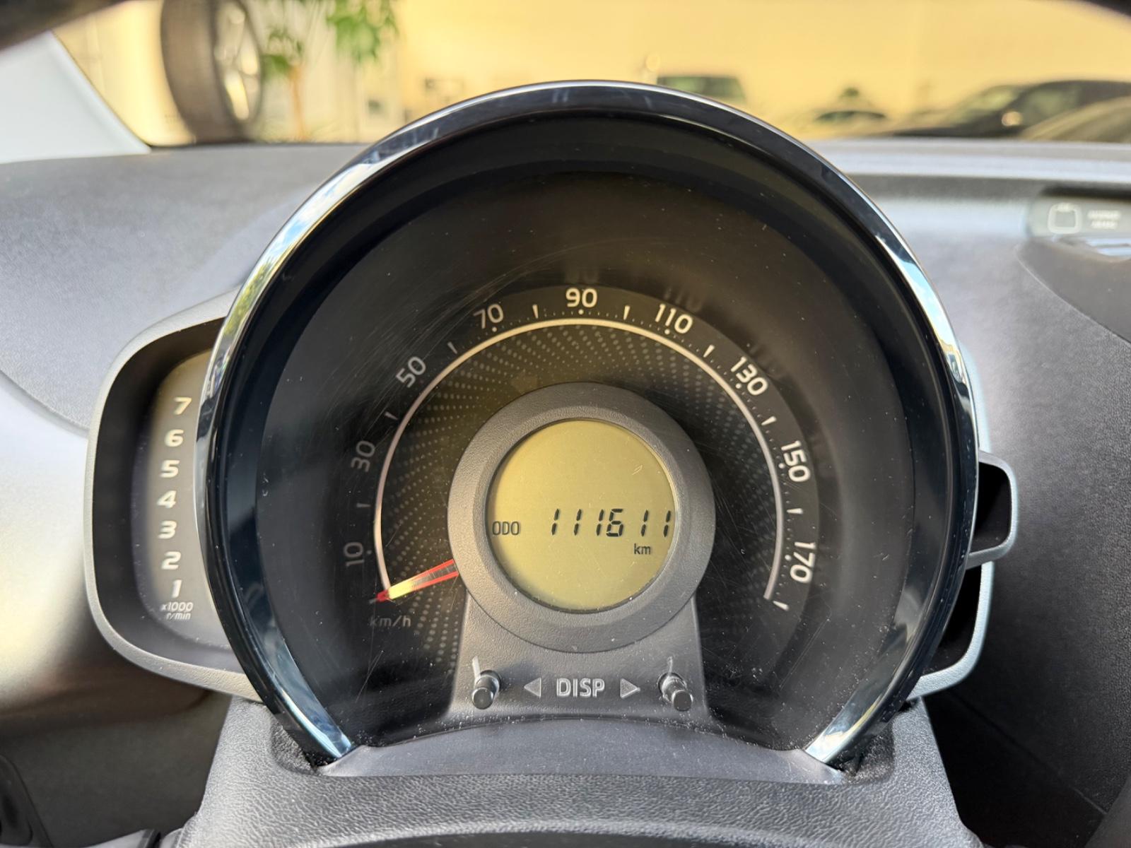 Toyota AYGO x-play *LED*BT*Klima*Tempomat*Lederlenkrad*