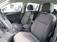 VW Tiguan 2.0 TDI Life DSG LED Navi Ahk Rfk ACC 17' VW Tiguan 2.0 TDI Life DSG LED Navi Ahk Rfk ACC 17'