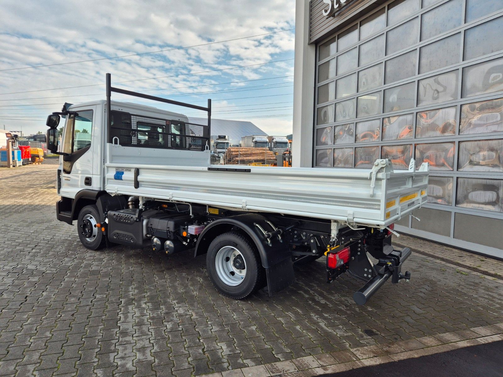 Fahrzeugabbildung Iveco Eurocargo ML80E21 Meiller 2x AHK 3 Sitze Klima