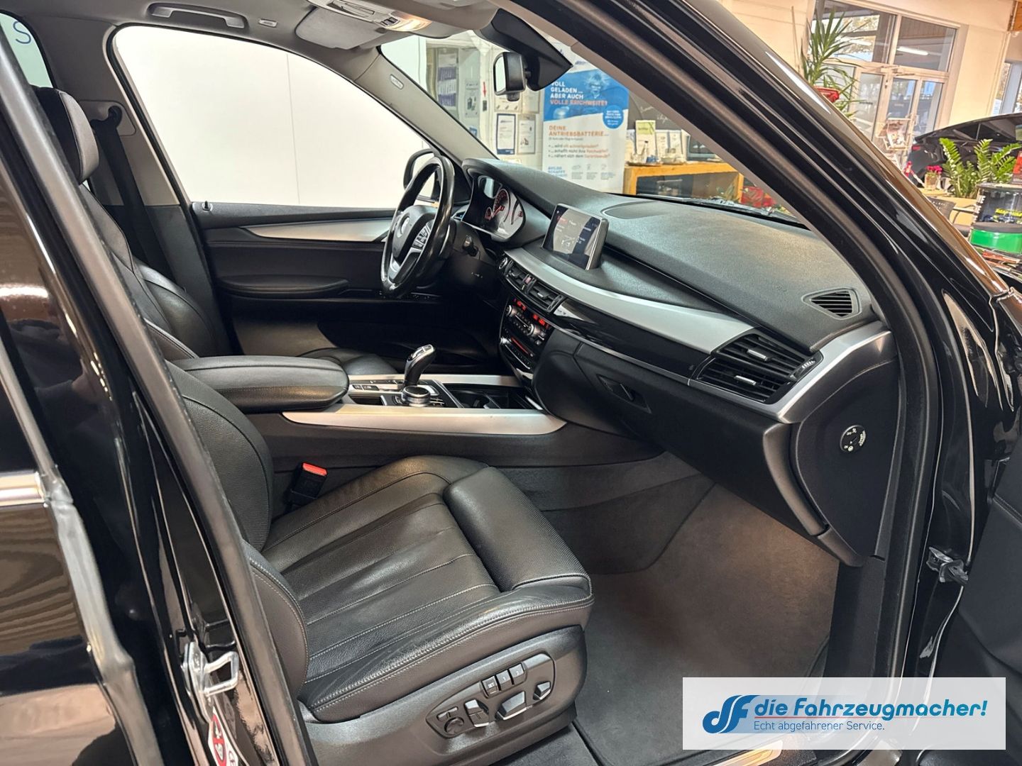 Fahrzeugabbildung BMW X5 xDrive 30 d HUD AHK-klappbar Navi Leder Memor