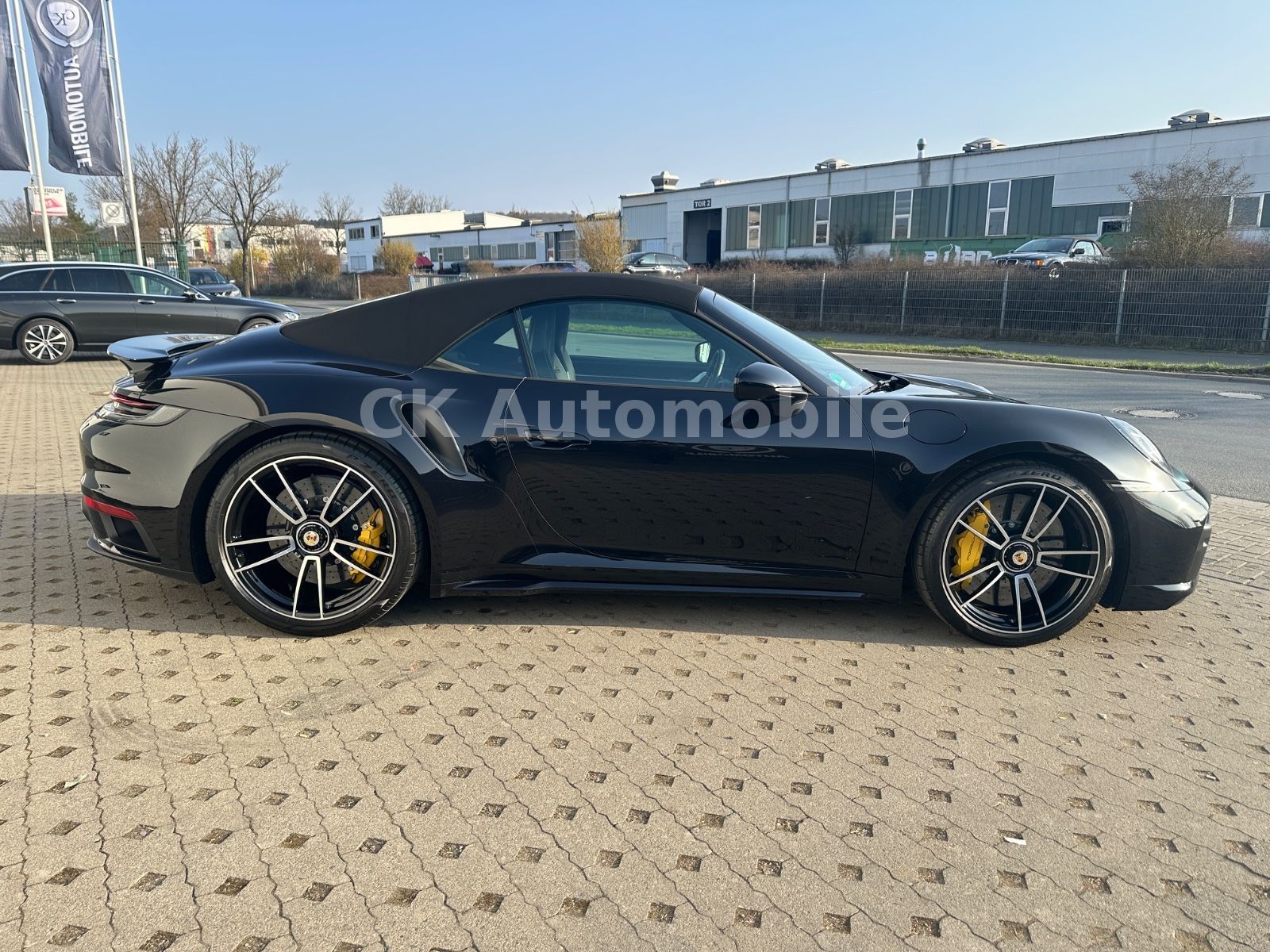 Fahrzeugabbildung Porsche 911 Turbo S Cabriolet Sport-Chrono/360°/ACC/LED