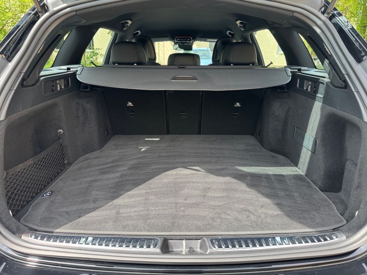 Fahrzeugabbildung Mercedes-Benz C 300 d T AMG+AHK+DISTRONIC+CARPLAY+AMBIENT+LED+