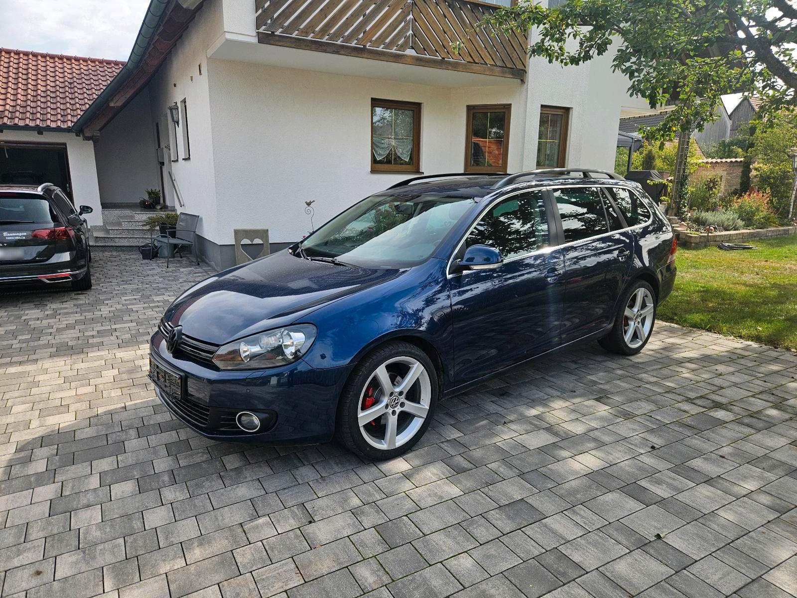 Volkswagen Golf 2011 — rear view