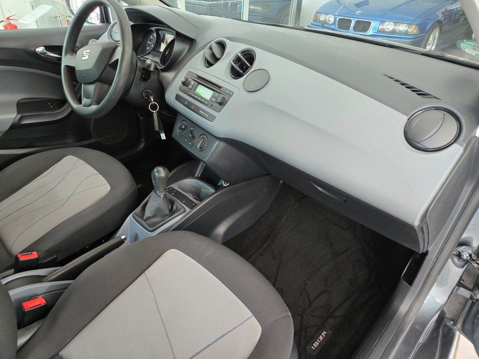 Fahrzeugabbildung SEAT Ibiza Lim. Reference Salsa