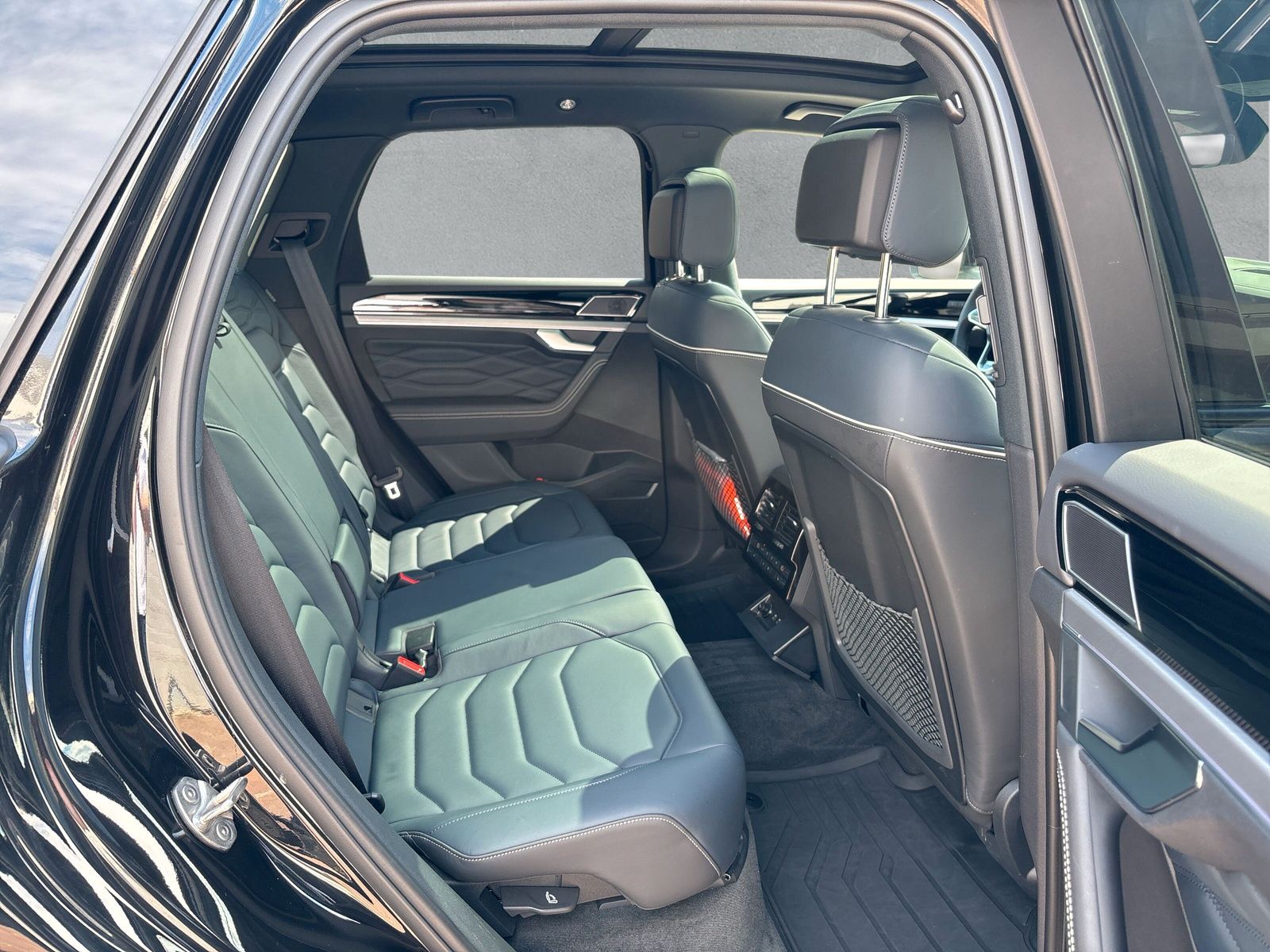 Fahrzeugabbildung Volkswagen Touareg 3.0 TDI 4Mot. R-Line AHK PANO HuD Keyles
