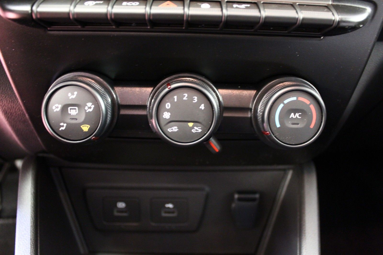 Fahrzeugabbildung Dacia Duster Tce 130   Expression *Safari Grau *