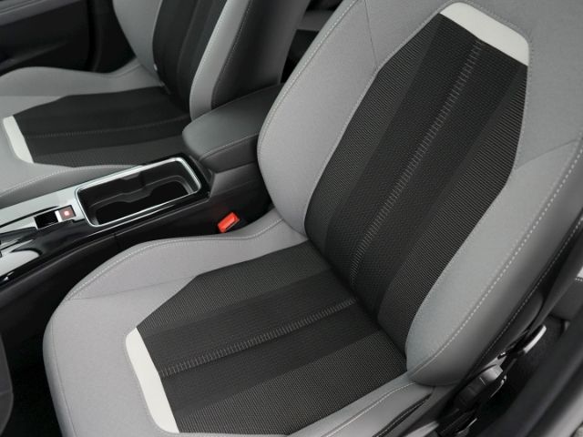 Mokka-e B ELEGANCE 50 kWh AT+LED+SITZ-/LENKRADHE